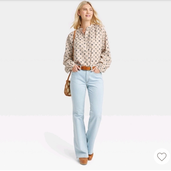 Women's Balloon Long Sleeve Poet Blouse - Picture 12 of 13